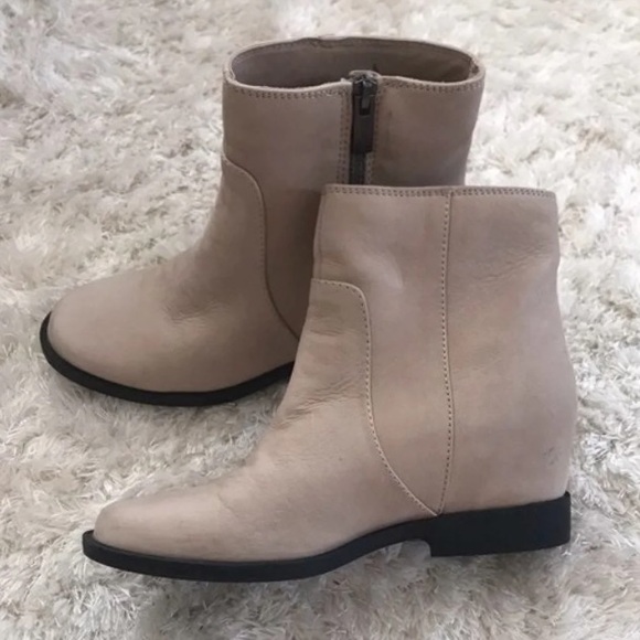 Kenneth Cole Shoes - 🌻 3/$20 Kennith Cole Booties
